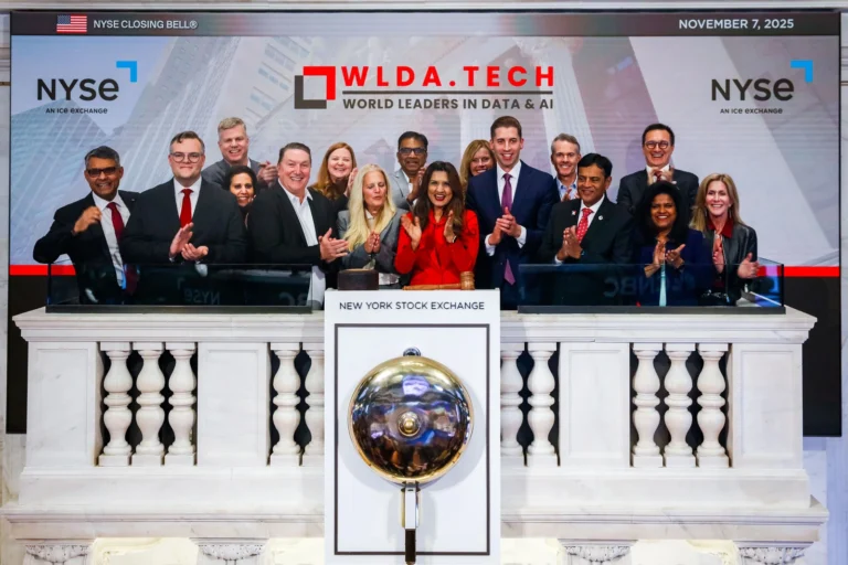 Leaders at the NYSE bell podium – previous WLDA Summit