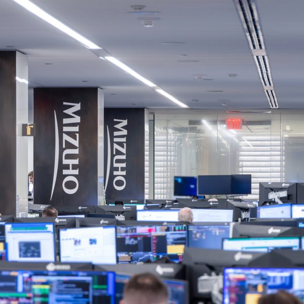 mizuho-logo-signage-nyc-headquarters-trading-floor-1